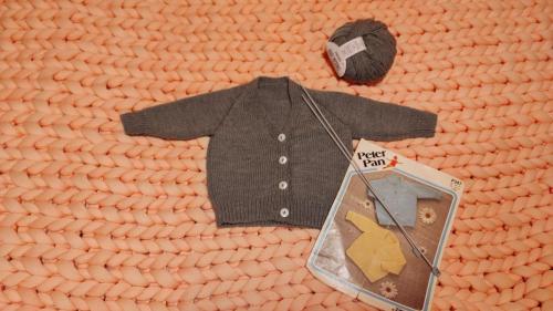 Complete knitted baby cardigan 