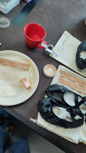 Staining elastic for ballet shoes